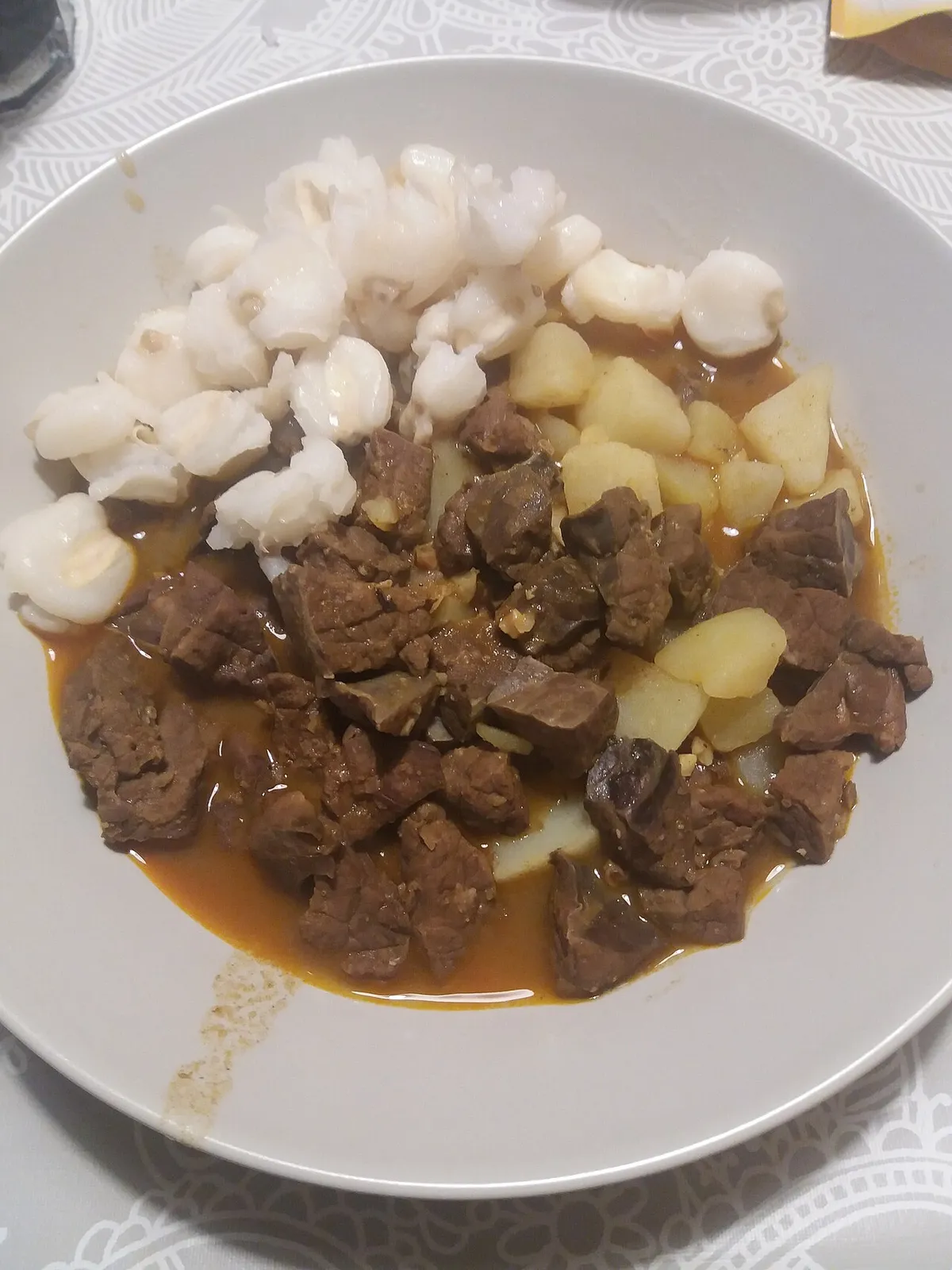 Chanfainita, guiso criollo con papa y mote